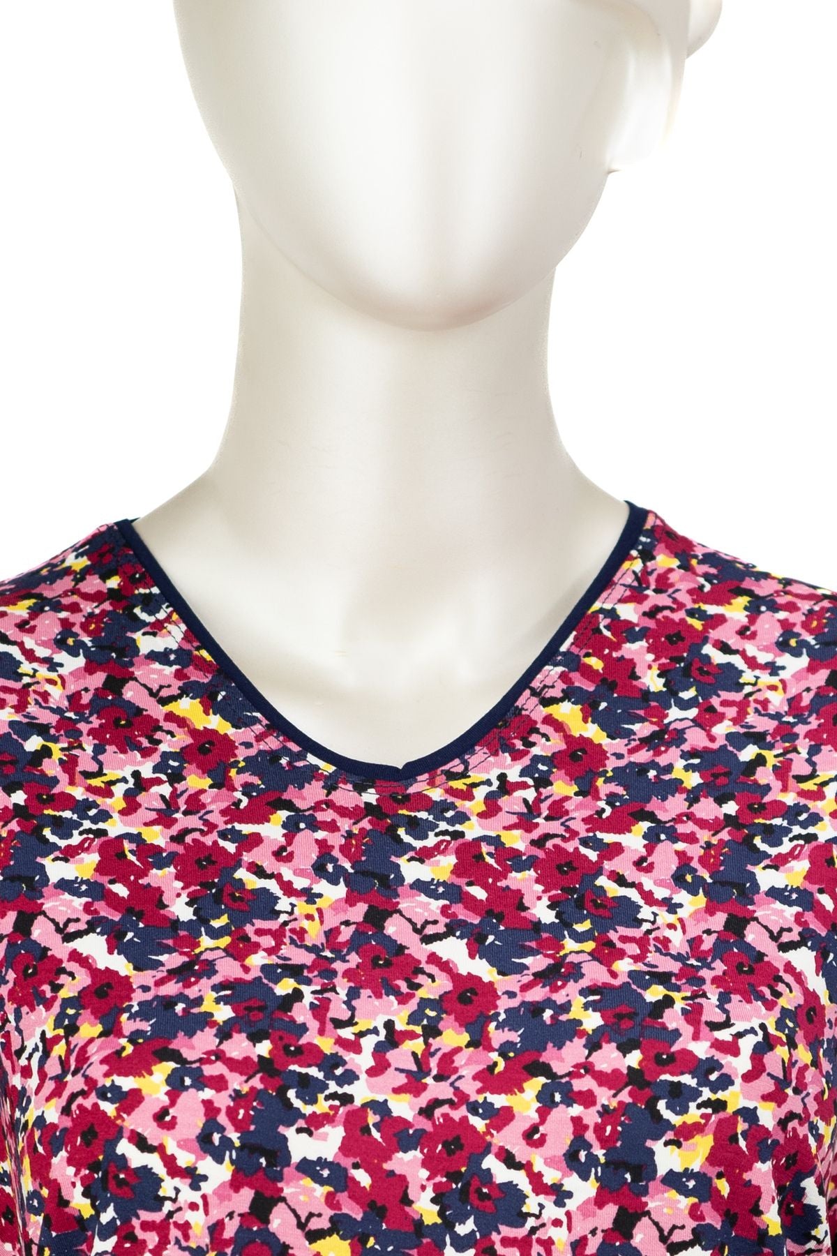 Kadın Turlu Viskon Penye Kumaş Anne Bluz Karanfil Desenli Hafif V Yaka Tam Kalıp Likralı